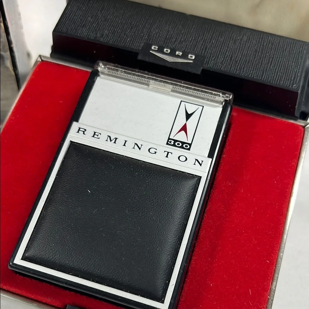 Remington 300 Selectro Vintage Shaver - Black and Silver